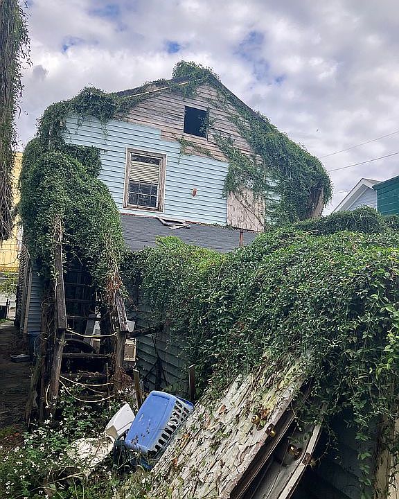 2nd image of 514-16 E Soraparu St
