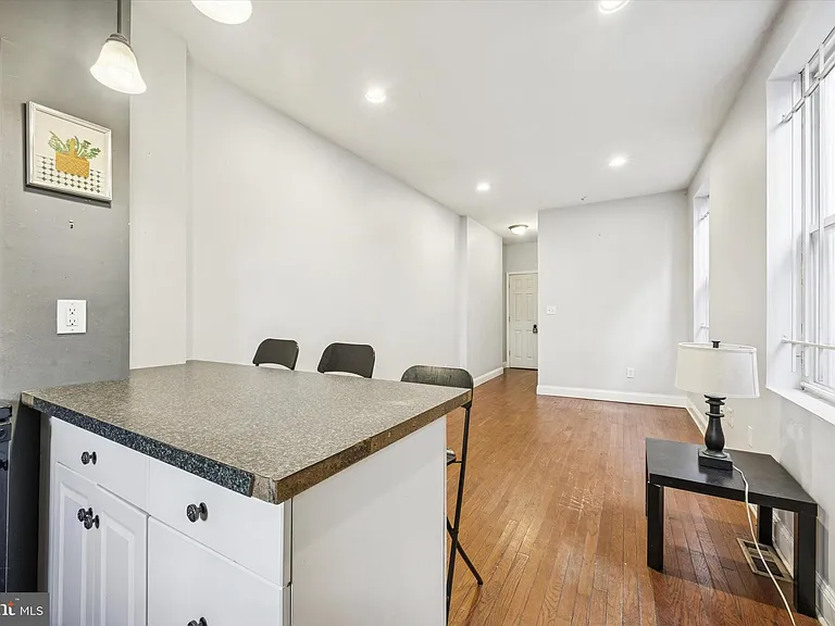 1625 Edgley St — Photo 7