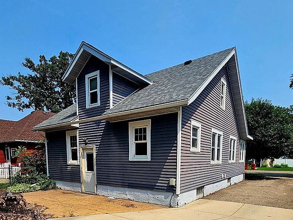 3rd image of 707 7th St NW