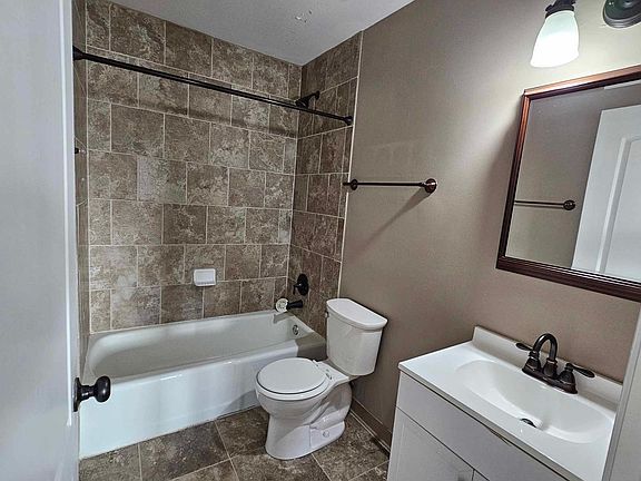 5th image of 1049 S Main St #235