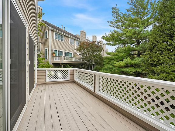 3rd image of 47 Cabot Dr