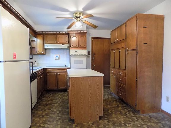 3rd image of 6816 Wilson Dr