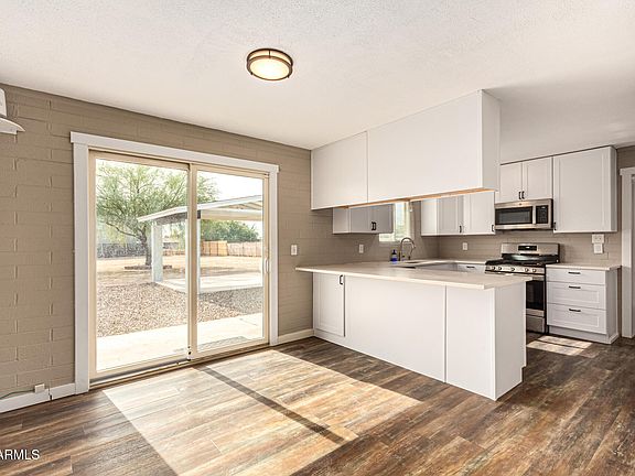 4th image of 19035 W CALGARY Drive