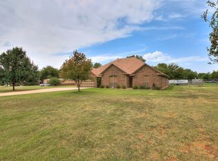 1205 S Czech Hall Rd, Mustang, OK 73064