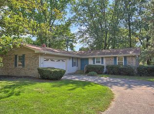 6 Bloomfield Ct, Champaign, IL 61820