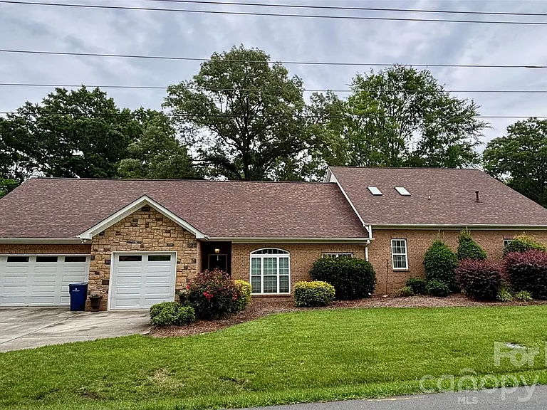 322 Patricia Ave — Photo 3