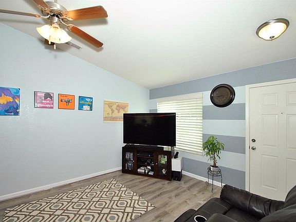 5th image of 2326 S Sabre Ave