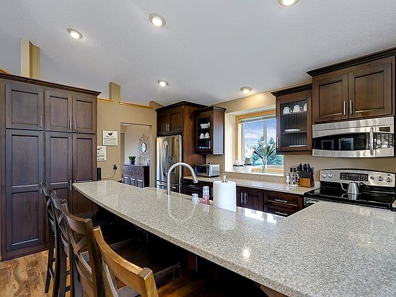 5th image of 4409 Marigold Ave N