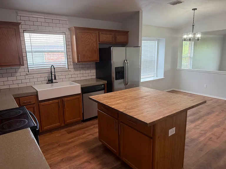 7615 Equinox Hl — Photo 3