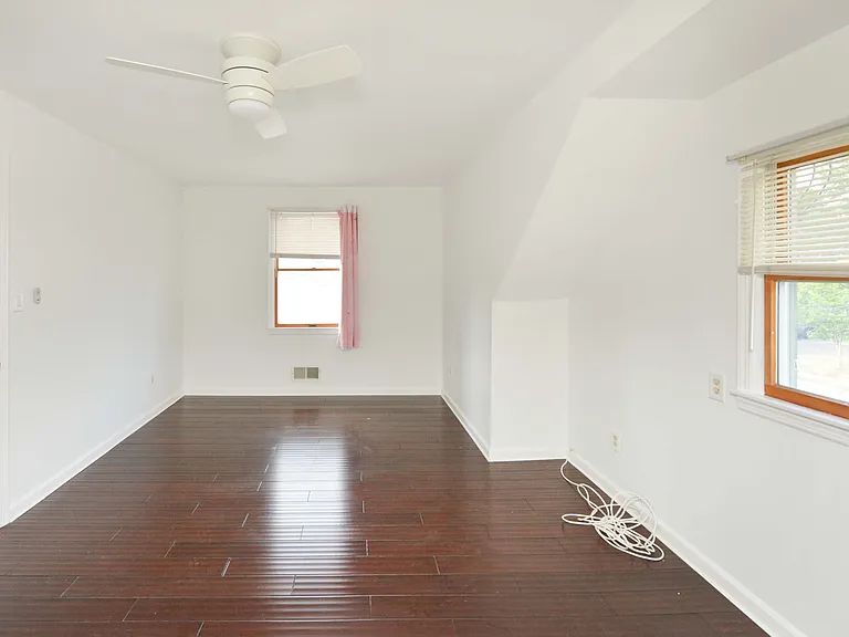 32-09 Heywood Ave — Photo 16