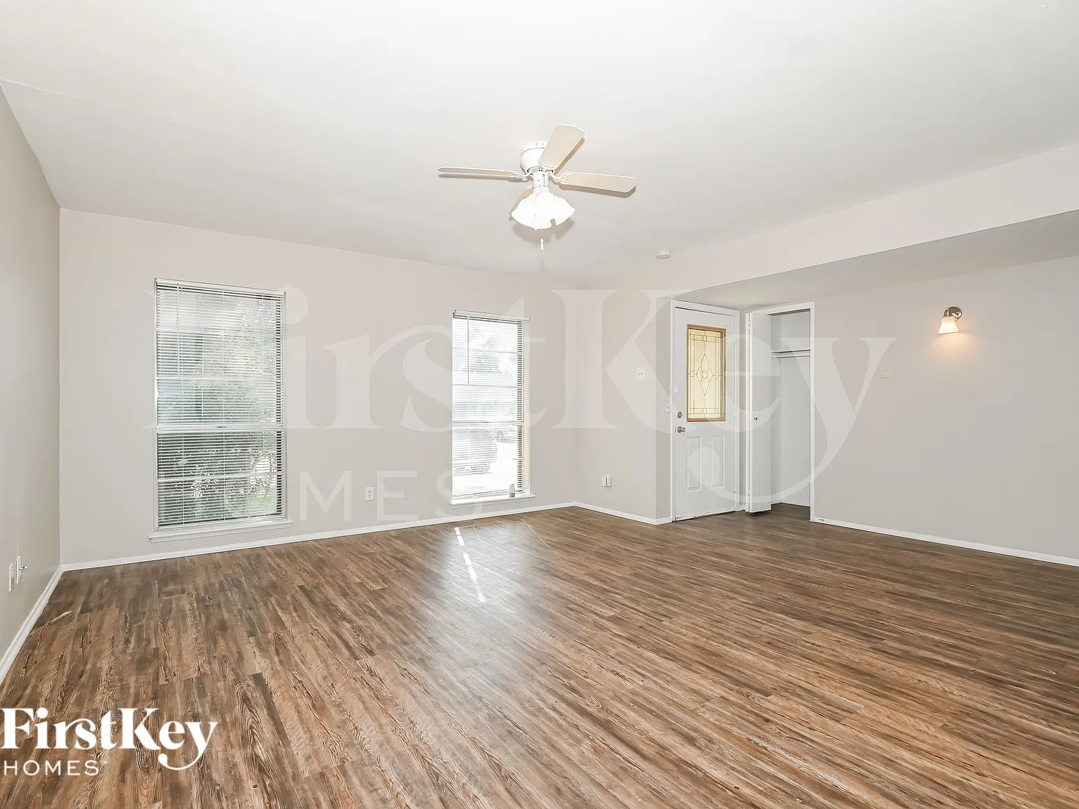3 bed, 2.0 bath, 1349 sqft, $1,935 — Photo 2