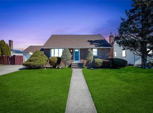 21 Linden Blvd, Hicksville, NY 11801