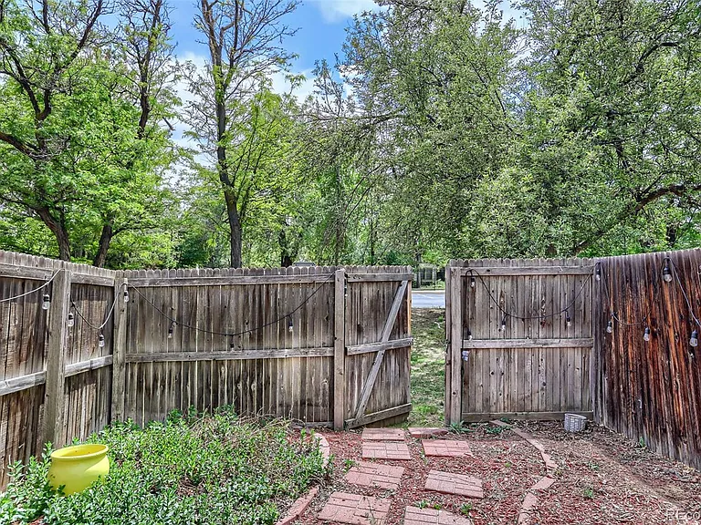 1160 Poplar Ave — Photo 23