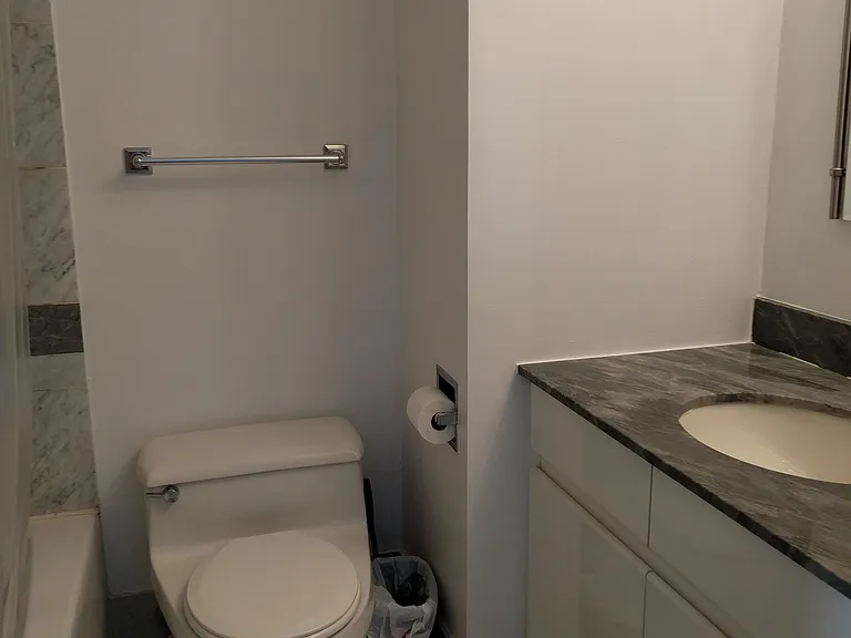 236 E 47th St #24D — Photo 3