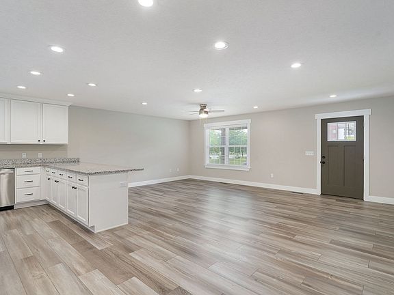 5th image of 1120 N Clay Ave