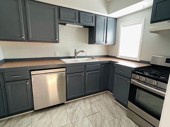 4th image of 1019 W 38th St APT 2E