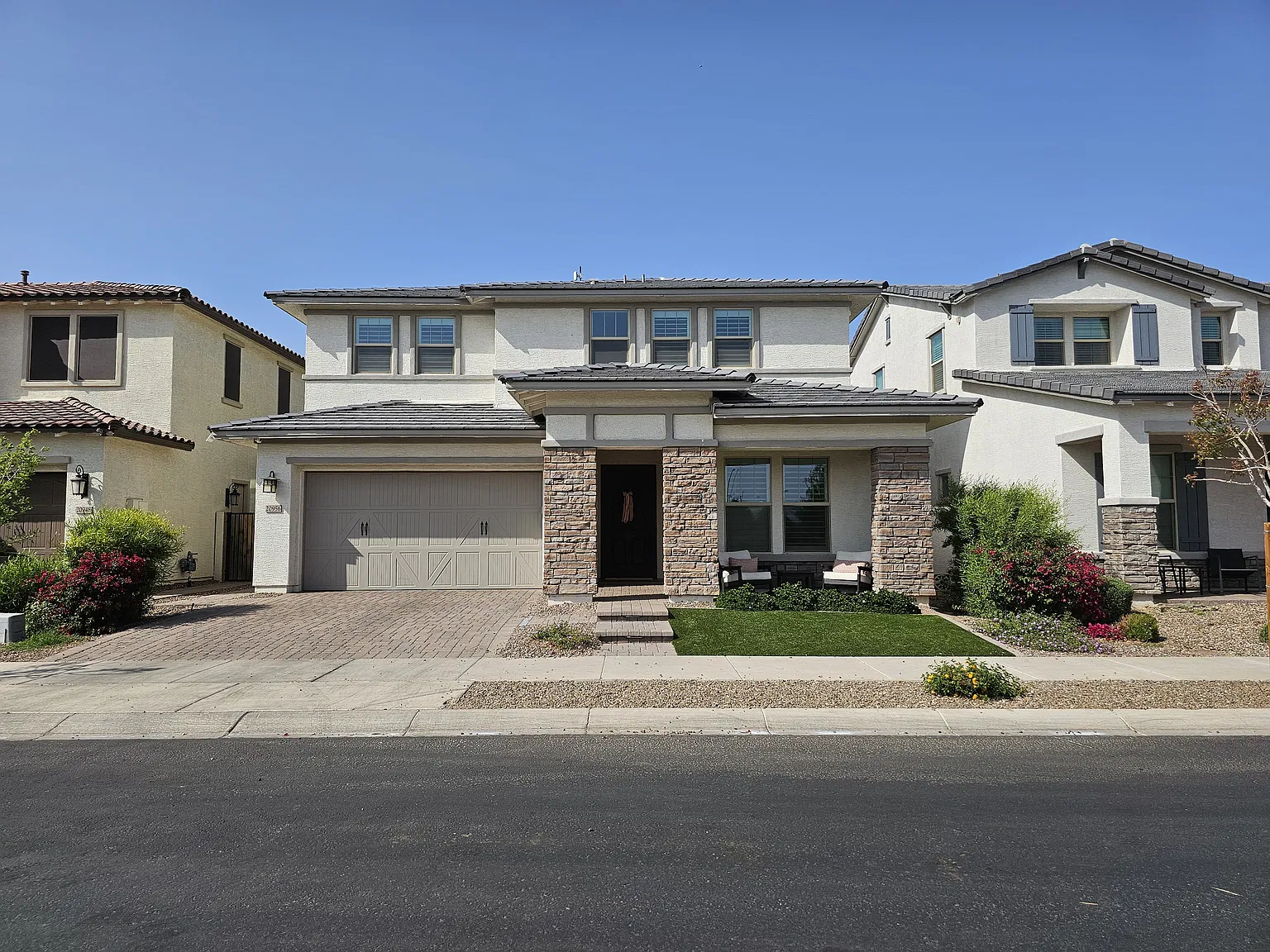 20956 E Thornton Rd — Photo 2