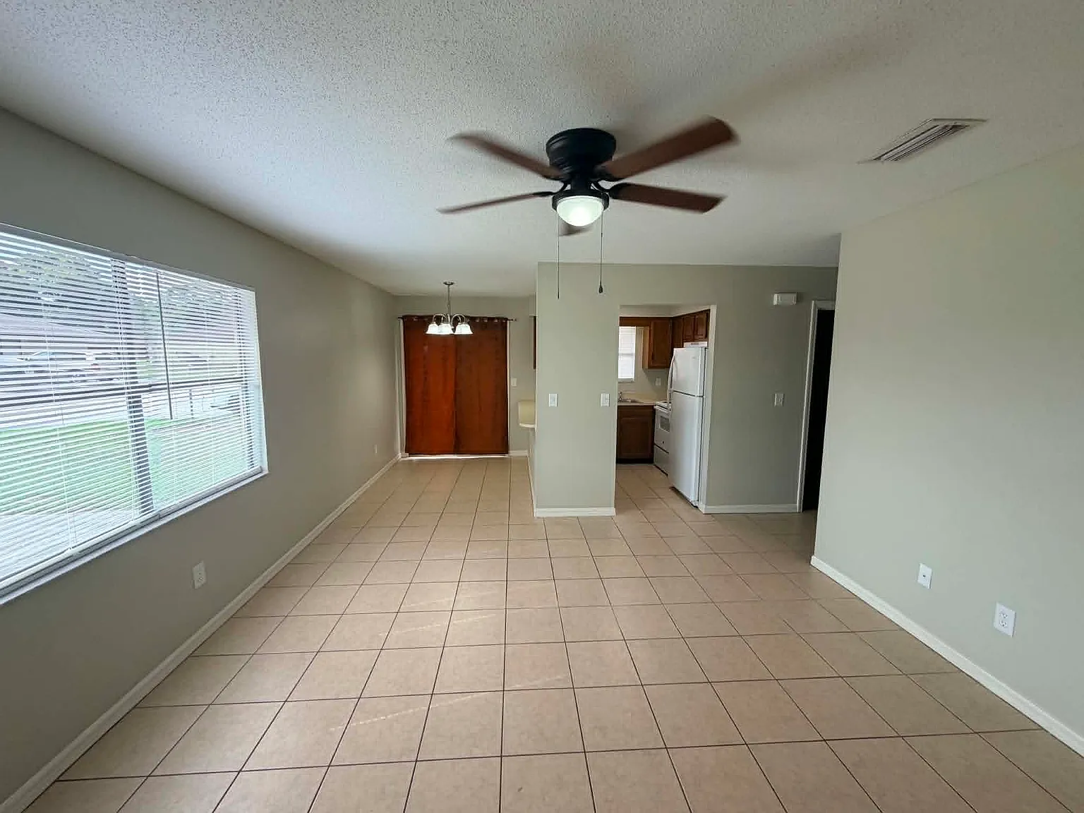 2 bed, 900 sqft, $1,050 — Photo 2