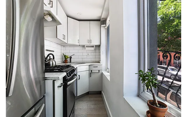 Sold by Douglas Elliman | media 20