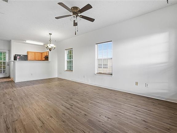 2nd image of 6080 Camden Forrest Cv