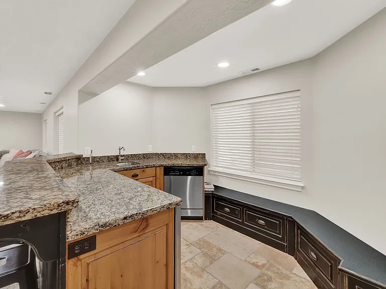 1693 E Crimson Oak Dr — Photo 26