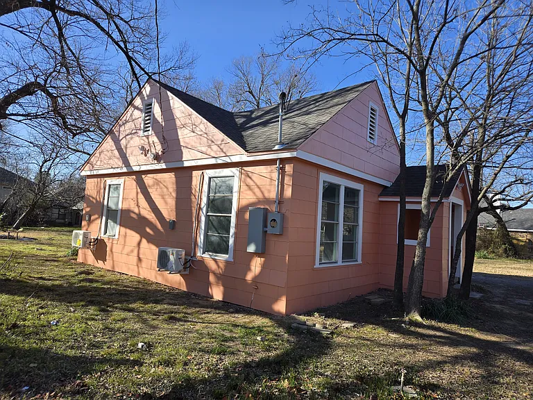 908 King Ave — Photo 3