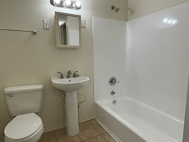 222 E Phillips Rd #4 — Photo 1