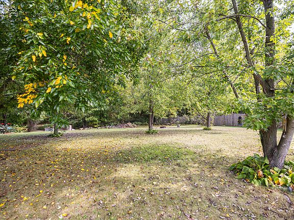 4th image of 6011 Selby Ct