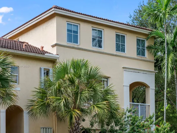 160 Jacaranda Country Club Dr APT 201, Plantation, FL 33324