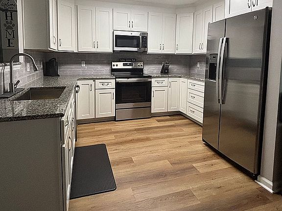 2nd image of 107 Holly Ridge Dr