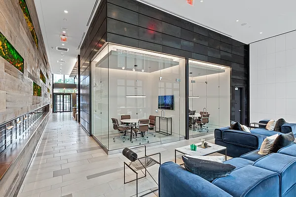 Rented by Greystar | media 9