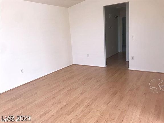 2nd image of 520 Arrowhead Trl Unit 523