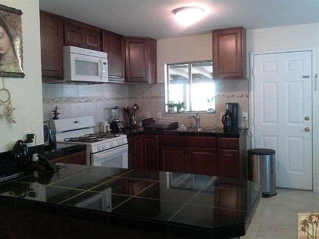 2nd image of 15565 Bubbling Wells Rd