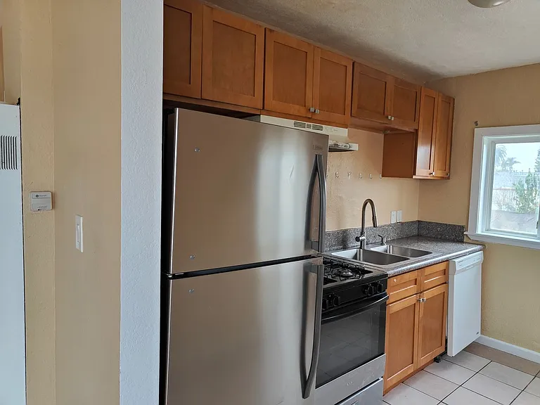 3234-3238 Webster Ave — Photo 5