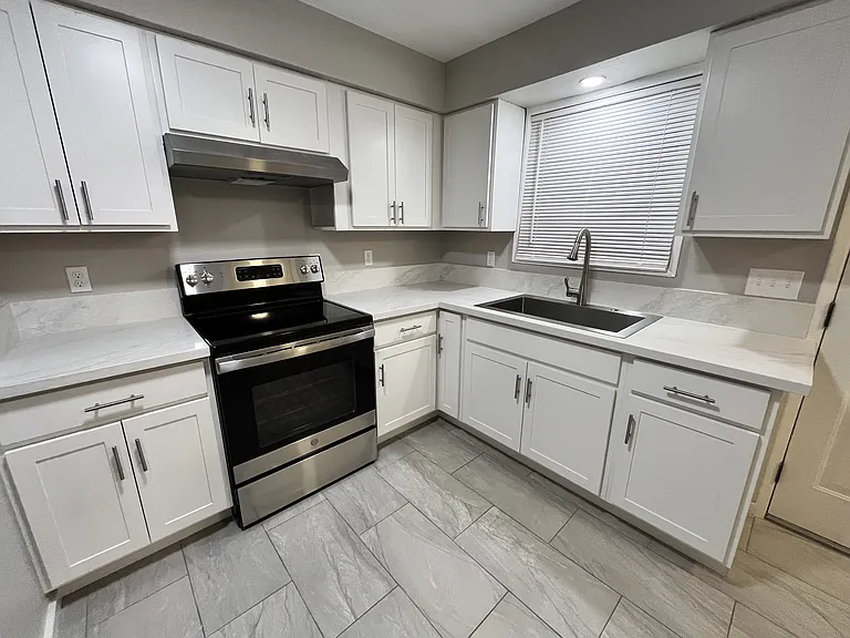 1400 NE 118th Ave #1 — Photo 2