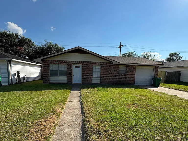 792 Madewood Dr — Photo 2