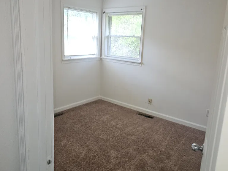 27291 Andover St — Photo 3