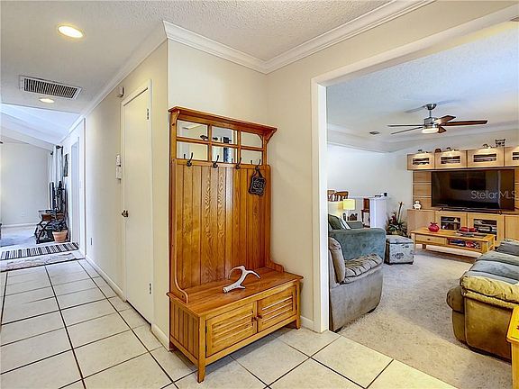 4th image of 256 E Hornbeam Dr