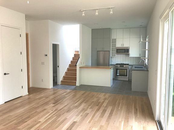 Dining Area & Kitchen