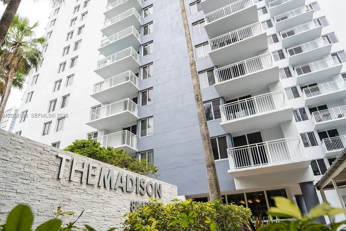 Madison Downtown Condo — Photo 1
