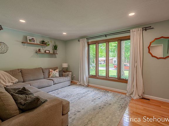 3rd image of 8659 Ridgecrest Ct SW