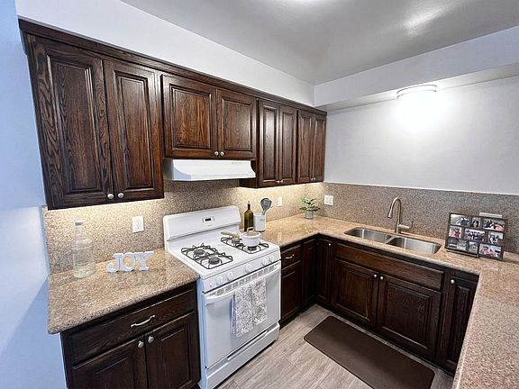 2nd image of 26110 Narbonne Ave APT 10