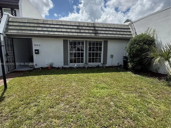 7443 Twin Sabal Dr, Miami Lakes, FL 33014