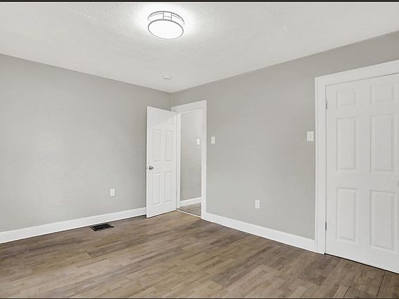 4th image of 1031 N Dearborn St Unit B