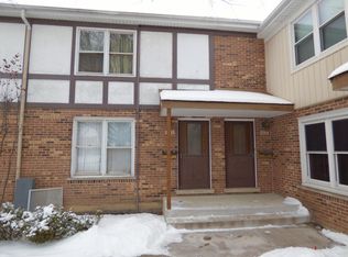 1754 Pickwick Ln, Glenview, IL 60026