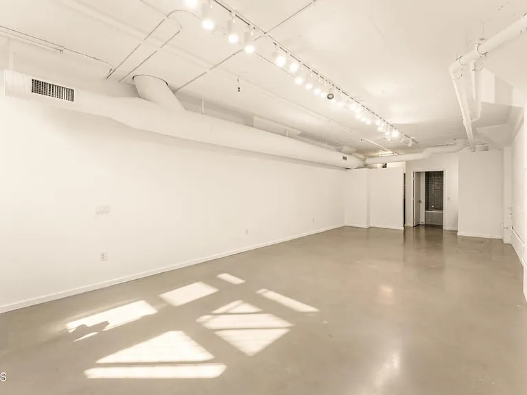 530 S Hewitt St #129 — Photo 31