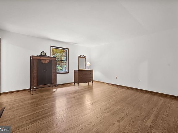 4th image of 838 Wilda Dr