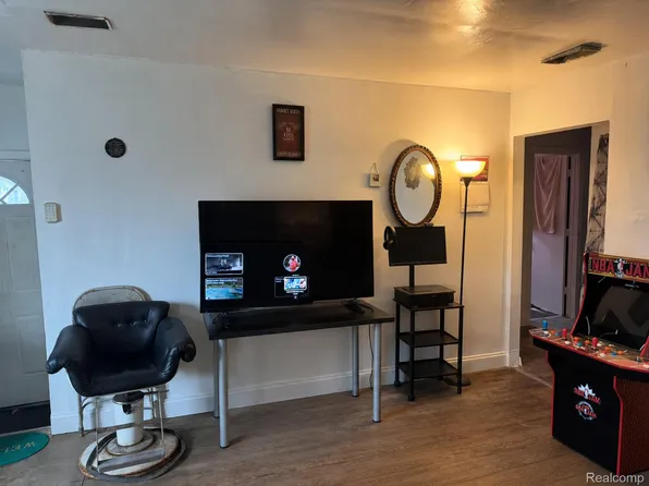 17195 Asbury Park, Detroit, MI 48235