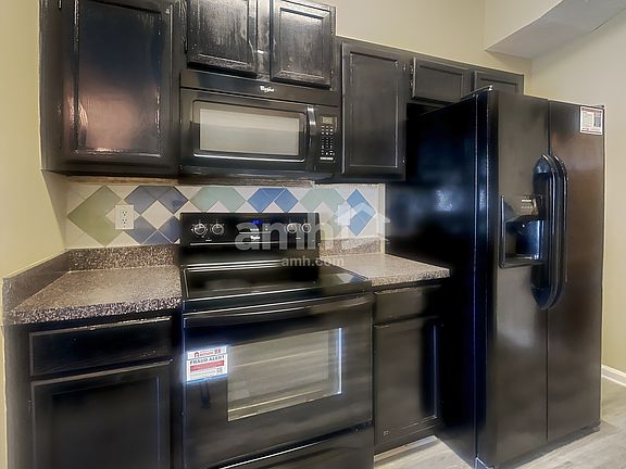 3rd image of 2064 Hunters Trace Cir