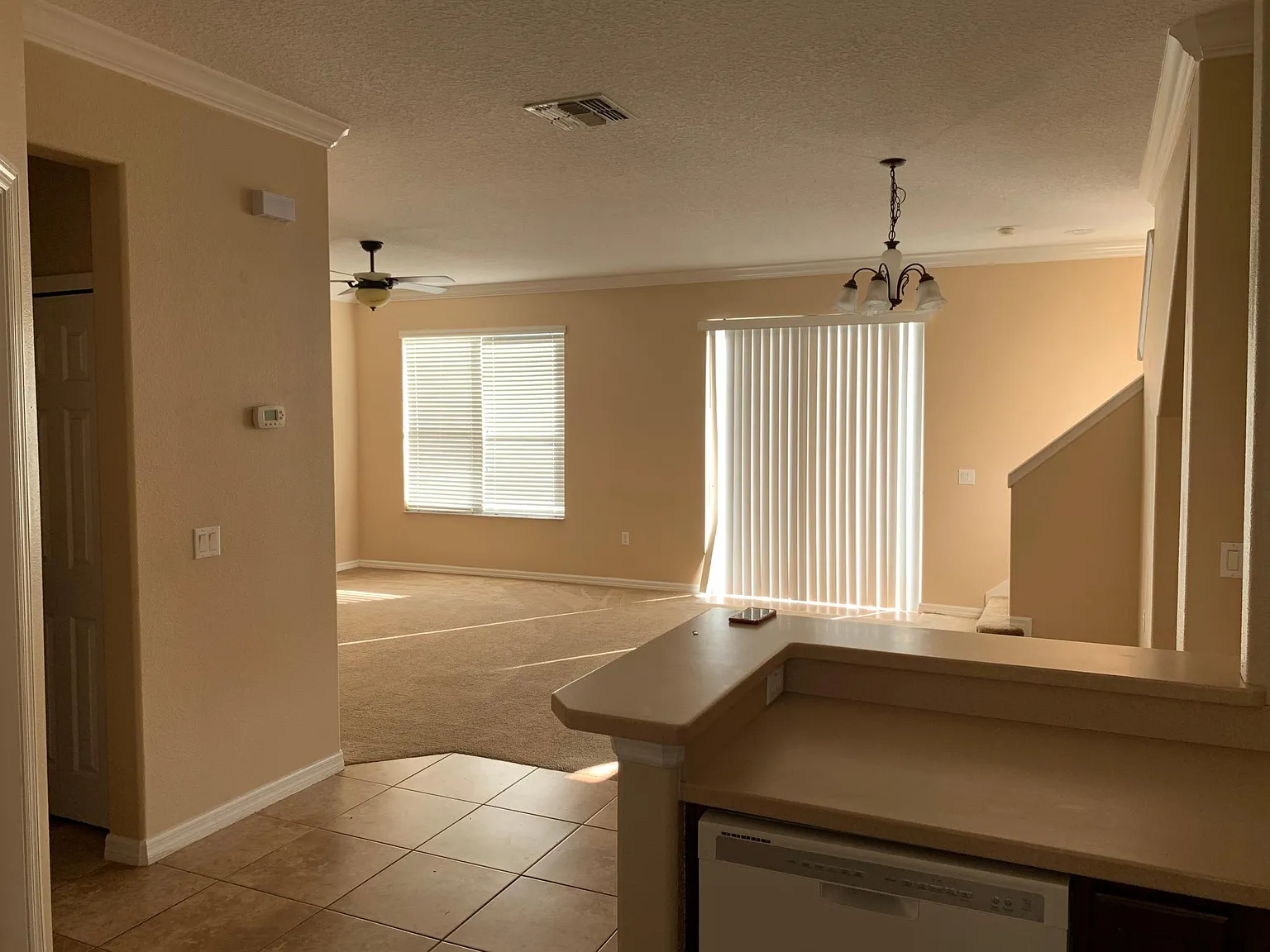 4 bed, 2.5 bath, 2122 sqft, $2,200 — Photo 4